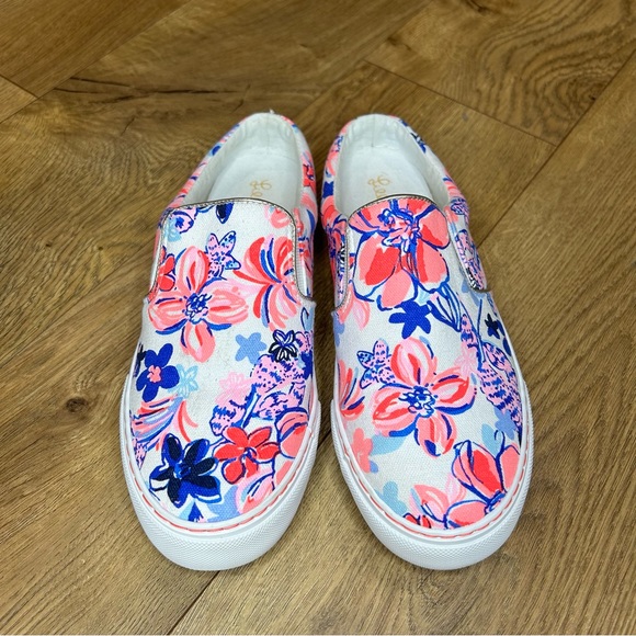 Lilly Pulitzer Shoes - Lilly Pulitzer white, pink print slip / slide - Size 6